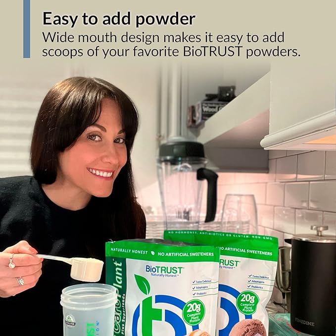 BioTRUST BlenderBottle Classic Shaker Bottle, 28-Ounce with loop, Clear/Green